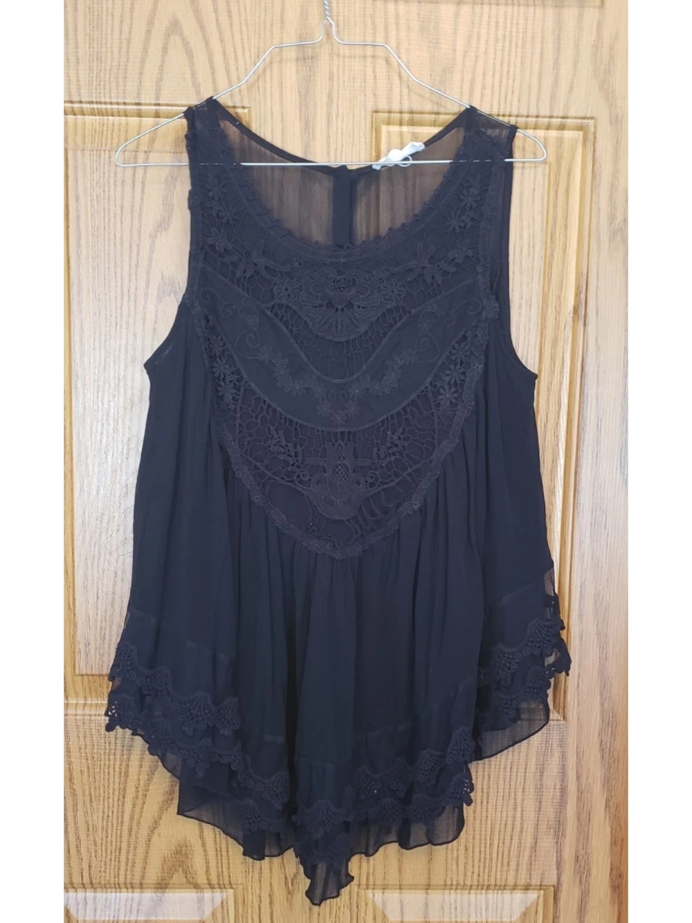 Altar'd State Black Lace Yoke Sleeveless Camisole. Large.